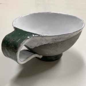 Ansicht kleine Tasse, weiß auslaufend, 2025