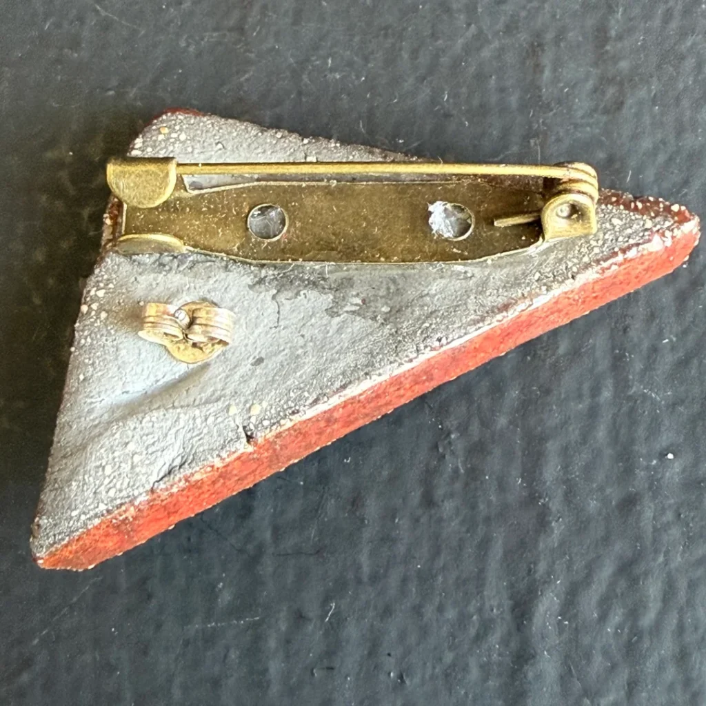 Rückseite 3eck mit Ohrstecker-Loch